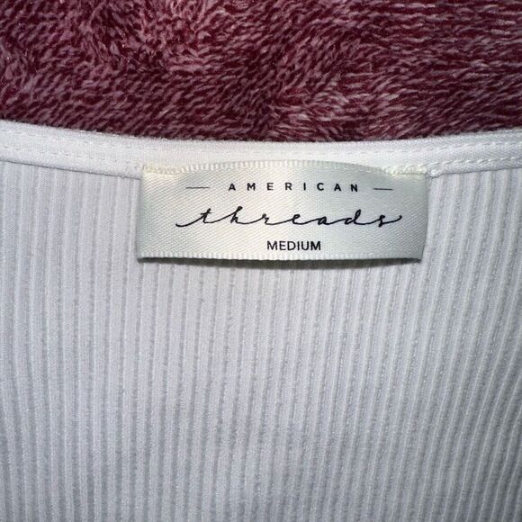 American Threads Cropped White Top - Picture 2 of 4